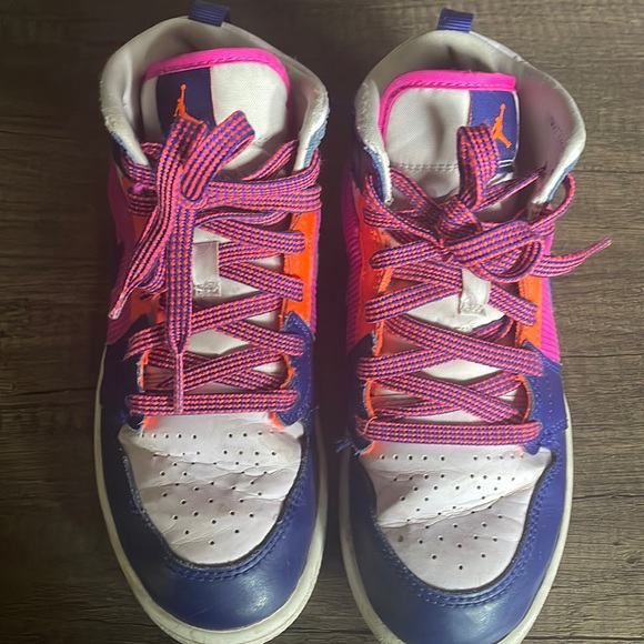 Girls Jordan Shoes - Picture 1 of 3